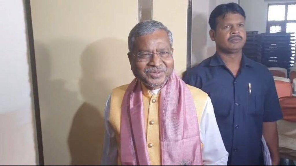 रांची में मीडिया से बातचीत के दौरान JPSC मामले पर अपनी बात रखते नेता प्रतिपक्ष बाबूलाल मरांडी।