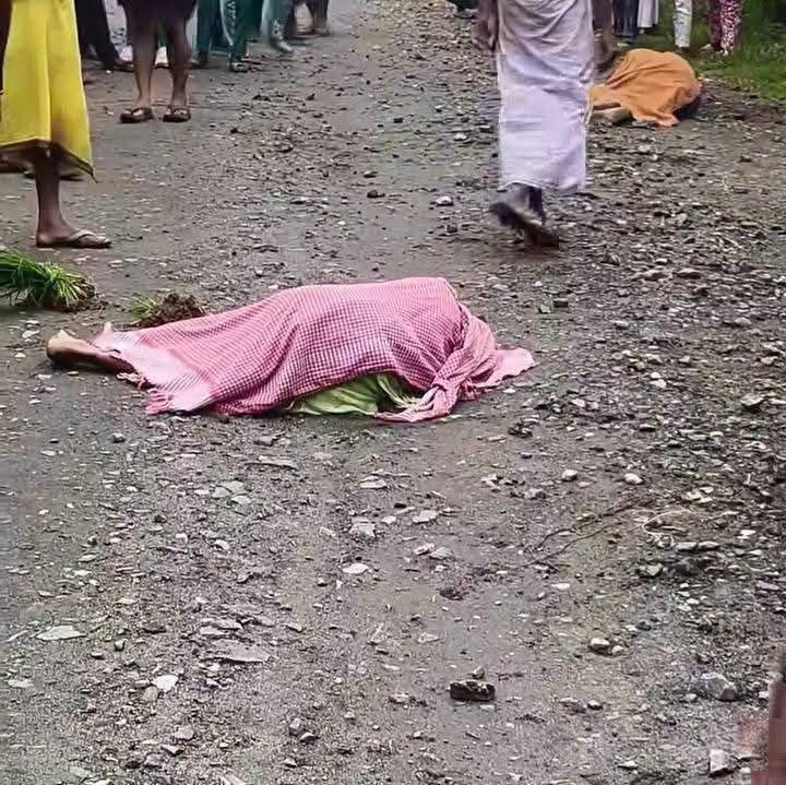 बोकारो के नावाडीह में कुल्हाड़ी से हमले के बाद पुलिस जांच करती हुई।