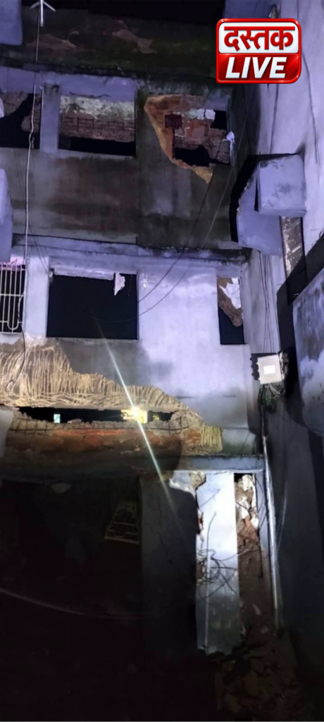 बोकारो सेक्टर-12E में गिरी पानी की टंकी से क्षतिग्रस्त आवासीय ब्लॉक