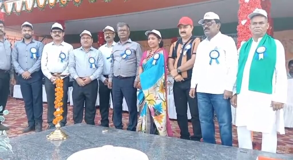 कथारा में CCL ग्रामीण फुटबॉल प्रतियोगिता के समापन समारोह की तस्वीर