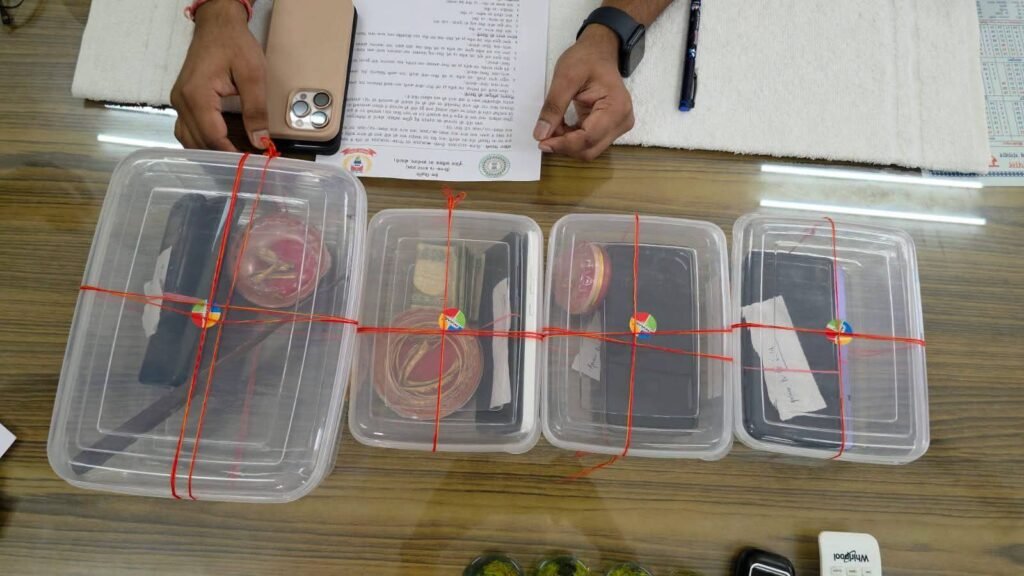 चास में चोरी के मामले में छह आरोपियों की गिरफ्तारी के बाद पुलिस की कार्रवाई