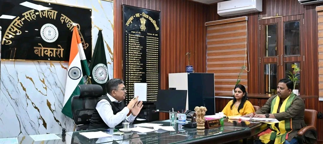 चास नगर निगम की समस्याओं पर DC सख्त, पेयजल-स्ट्रीट लाइट सुधार के निर्देश