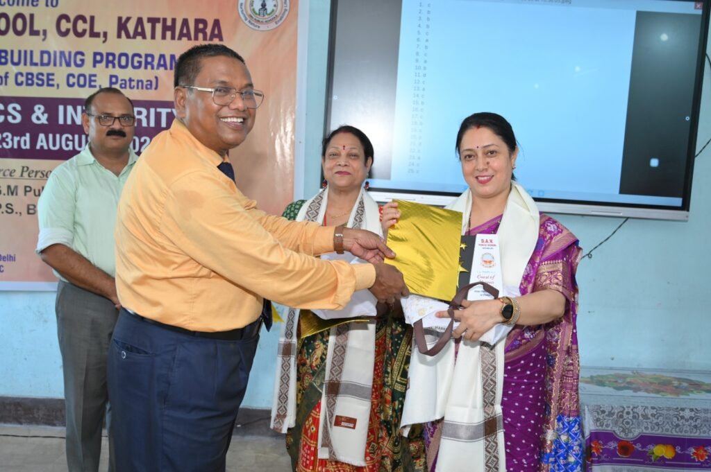 डीएवी पब्लिक स्कूल कथारा में नैतिकता एवं सत्यनिष्ठा विषय पर आयोजित कार्यशाला के समापन समारोह का दृश्य