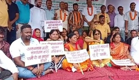 झरिया में पानी संकट को लेकर भूख हड़ताल, 7 लाख लोग परेशान; खरीदकर पानी पीने को मजबूर जनता