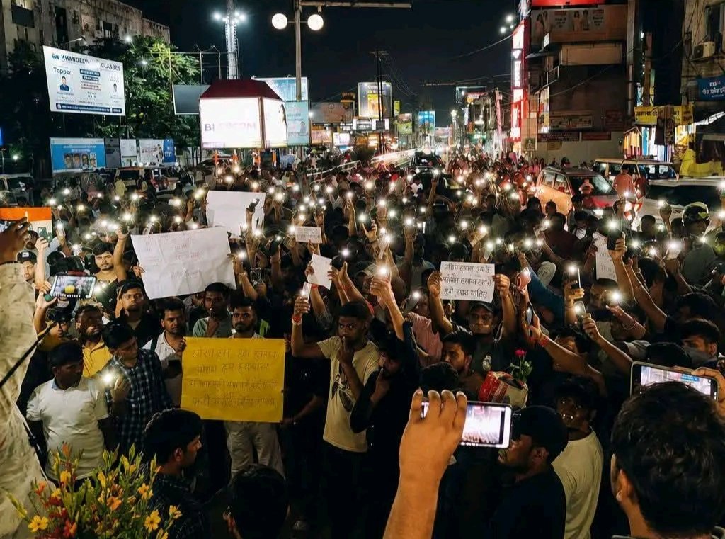 झारखंड बंद के दौरान बोकारो में सड़क जाम कर प्रदर्शन करते भाजपा कार्यकर्ता