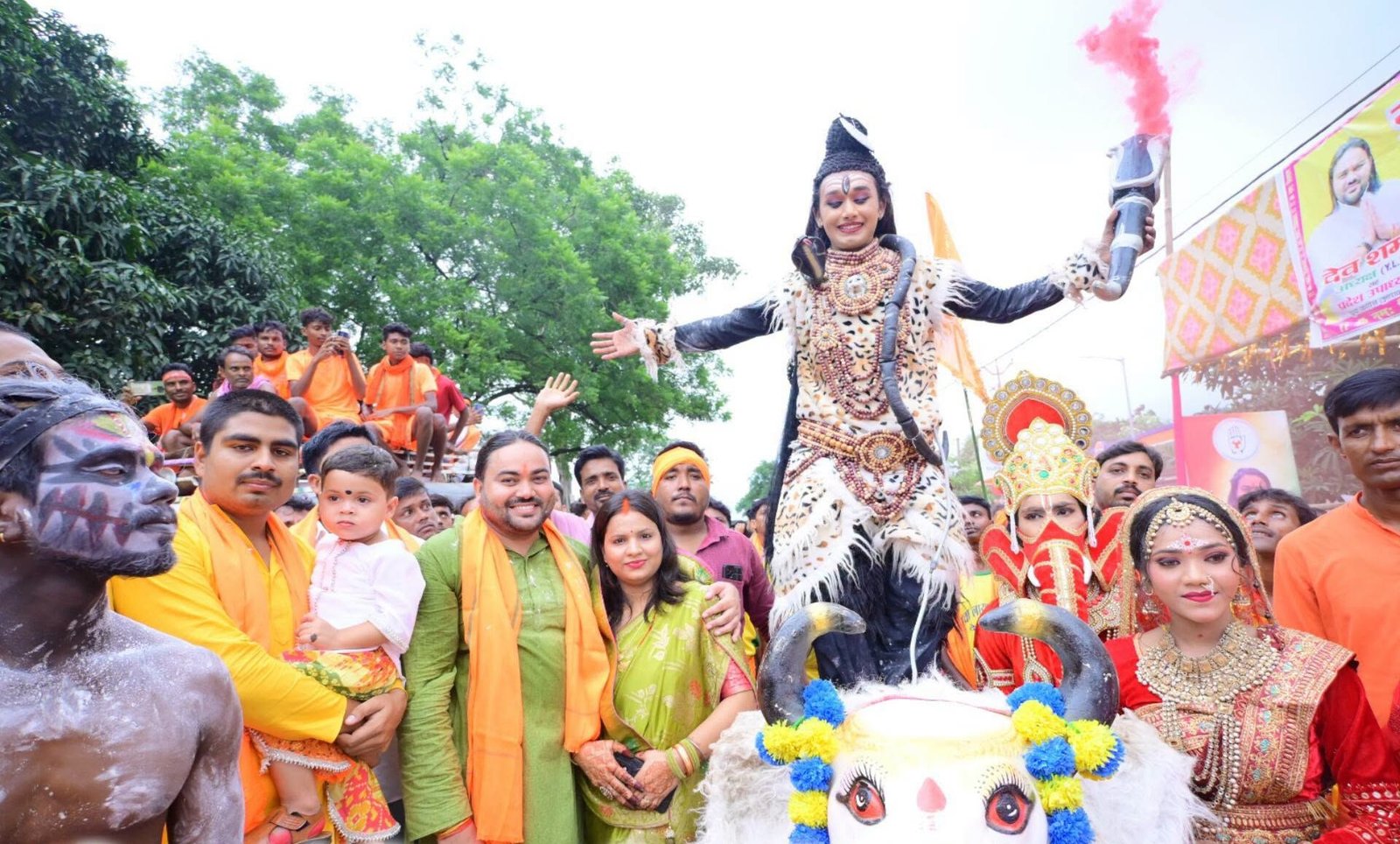 बोकारो में युवा लायंस फोर्स द्वारा एक रुपये में कांवड़ियों के लिए आयोजित शिव सेवा अभियान की तैयारी।